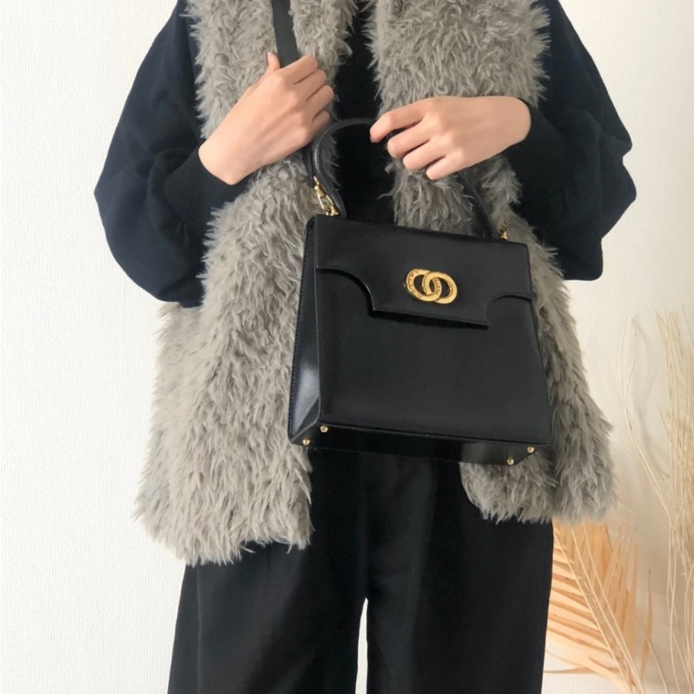 CELINE double circle leather two-way handbag and shoulder bag.
